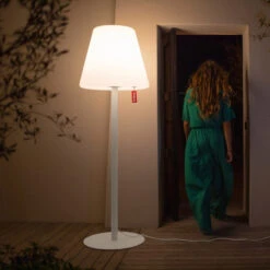 Lampe Fatboy Edison The Giant - Blanc 11 Lampe Fatboy Edison The Giant - Blanc -Jardin Meubles Boutique 102850 lampe fatboy edison the giant blanc ambiance