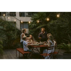 Guirlande Lumineuse FERMOB Hoop - Cerise Noire -Jardin Meubles Boutique guirlande hoop cerise noire ambiance