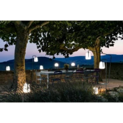 Lampe Nomade FERMOB Balad H 25 Cm - Carbone 7 Lampe Nomade FERMOB Balad H 25 Cm - Carbone -Jardin Meubles Boutique lampe balad 25 carbone ambiance terrasse min