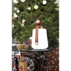 Lampe Nomade FERMOB Balad H 25 Cm - Ocre Rouge 9 Lampe Nomade FERMOB Balad H 25 Cm - Ocre Rouge -Jardin Meubles Boutique lampe balad 25 ocre rouge ambiance sapin min